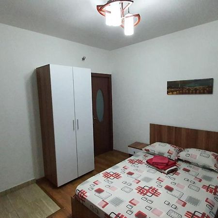 Pensiune Fundeni- Dragonul Rosu Bukares Bagian luar foto