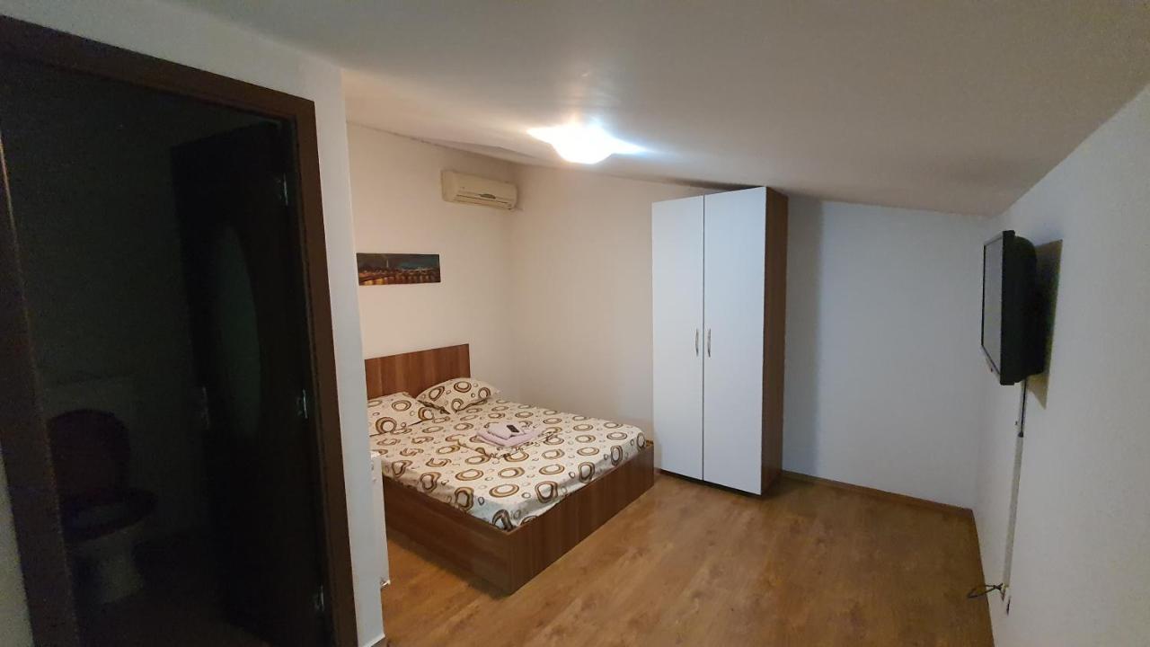 Pensiune Fundeni- Dragonul Rosu Bukares Bagian luar foto